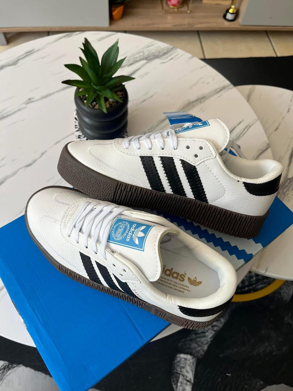 Adidas Samba - R1700.jpg